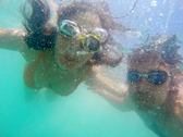 81050806-fotografia-subacquea-di-una-giovane-coppia-che-immersioni-nel-mare
